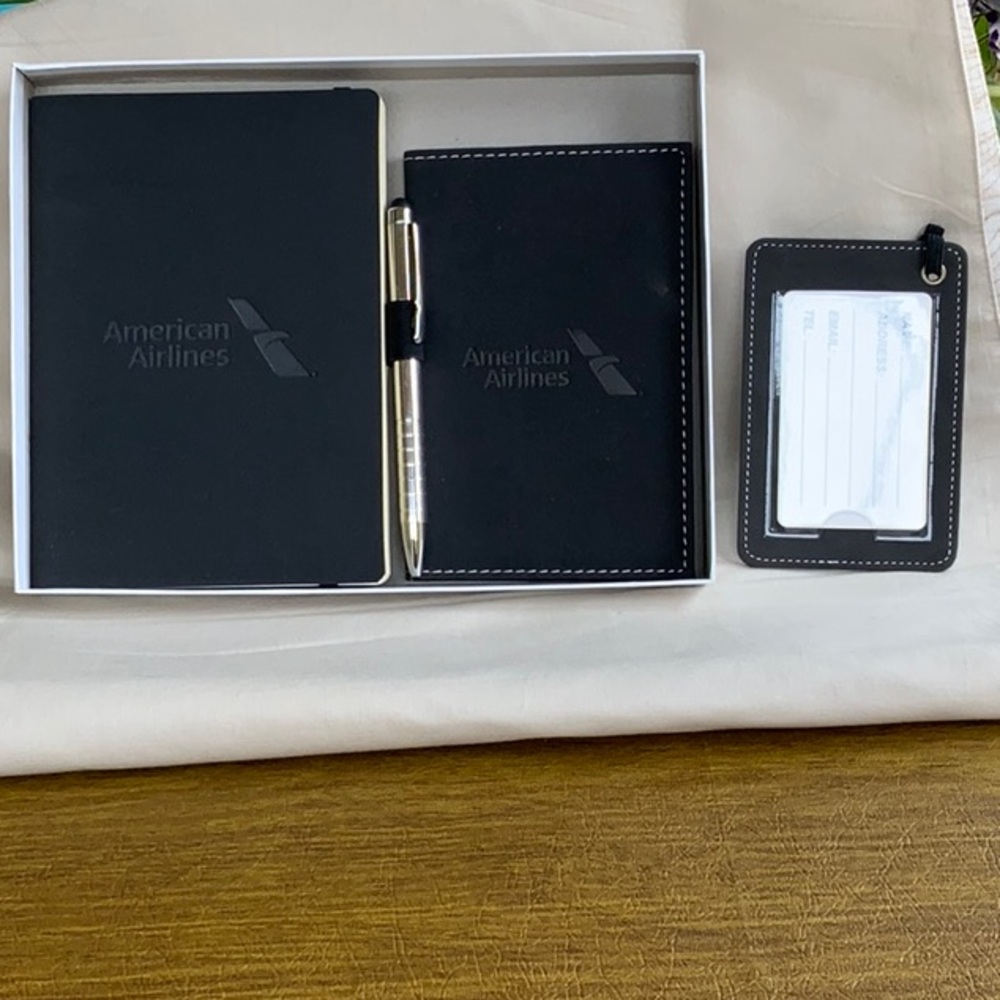 American Airlines Black Travel Set